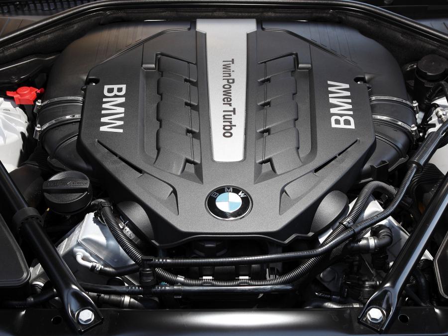  BMW 750i 2012 года  (AU) (фото 6 из 15)